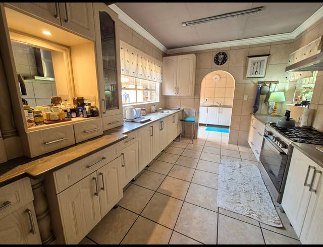 4 BEDROOM HOUSE FOR SALE IN VANDERBIJLPARK SE 2
